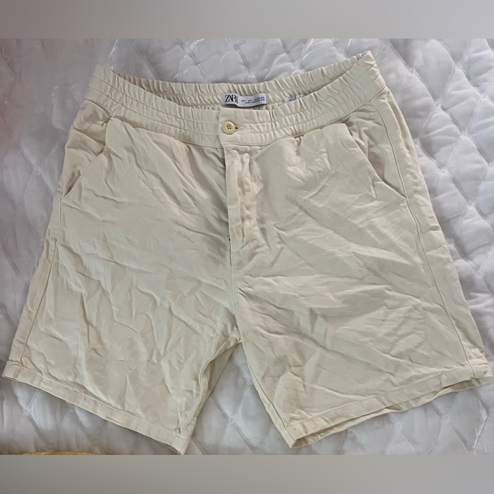 Men’s light yellow shorts